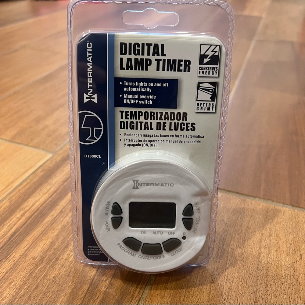 New- Intermatic Digital Lamp Timer DT300CL Programable Outlet Indoor Sealed